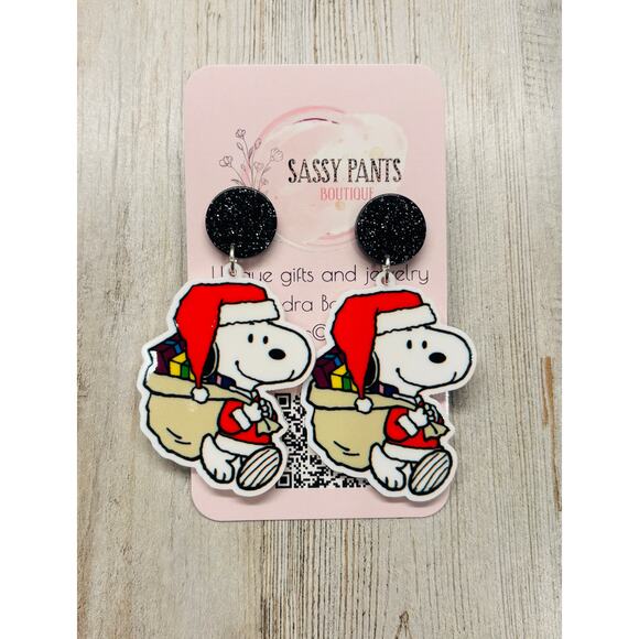 Snoopy Santa  Christmas Earrings NEW - Picture 1 of 1